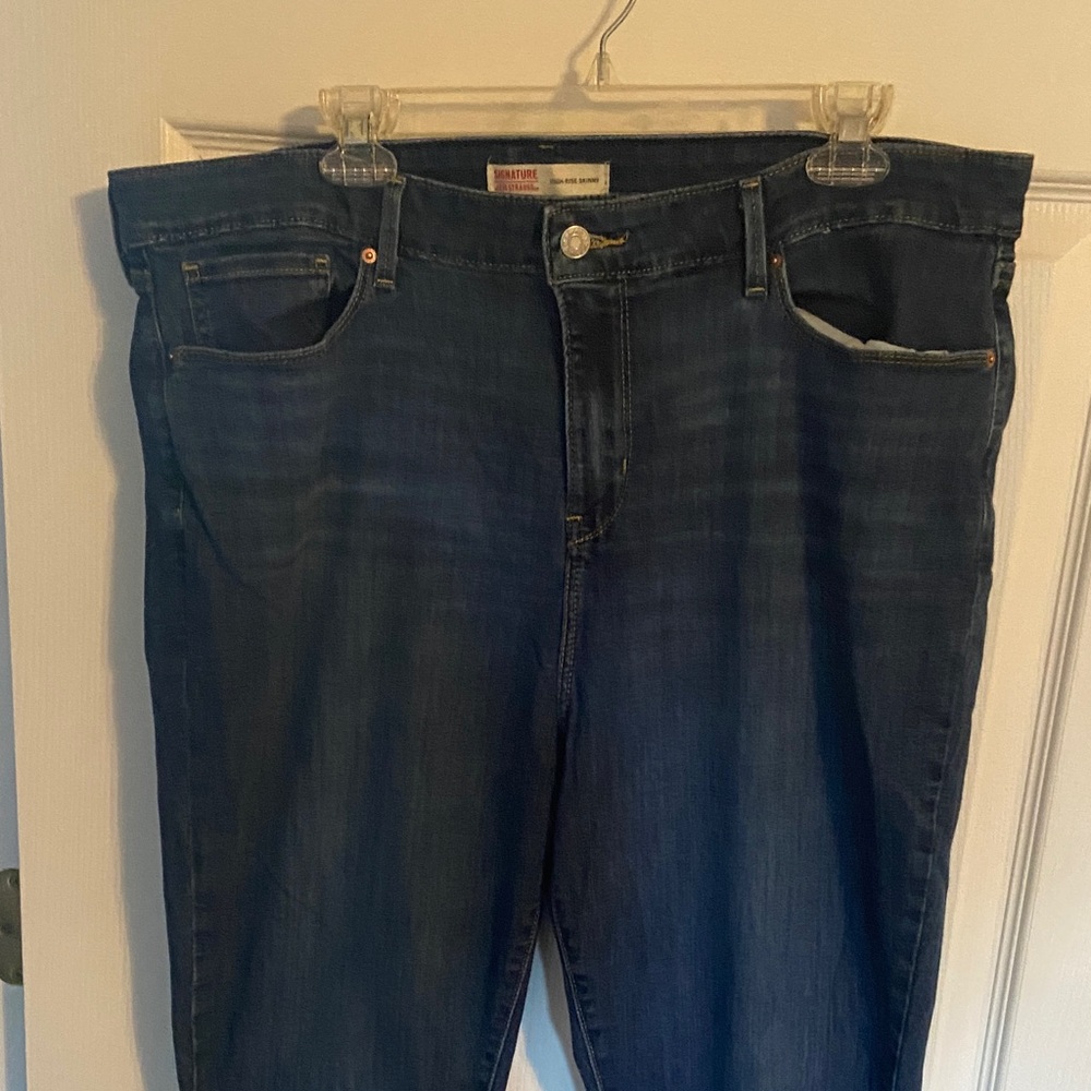 Levi women’s skinny jeans excellent condition